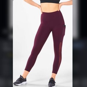 🚫SOLD🚫Mila High-Waisted Capri Leggings